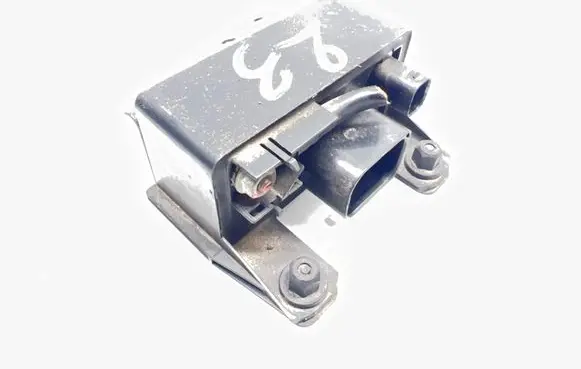 Mercedes-Benz E W211 Glow plug pre-heat relay 0005453516