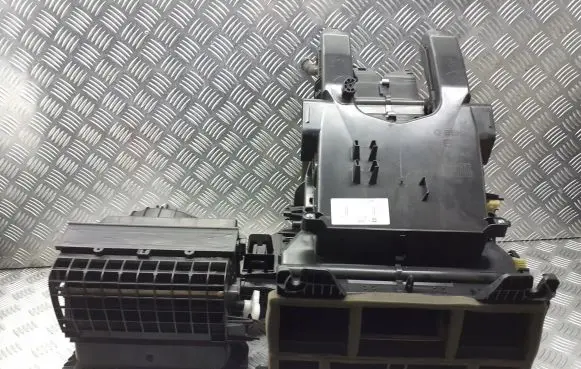 Opel Astra J Interior heater climate box assembly 25020133