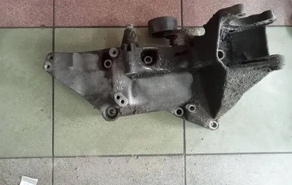 Opel Vivaro Generator/alternator bracket 8200183234