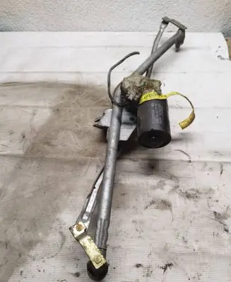 Volkswagen PASSAT B4 Wiper motor 0390241108