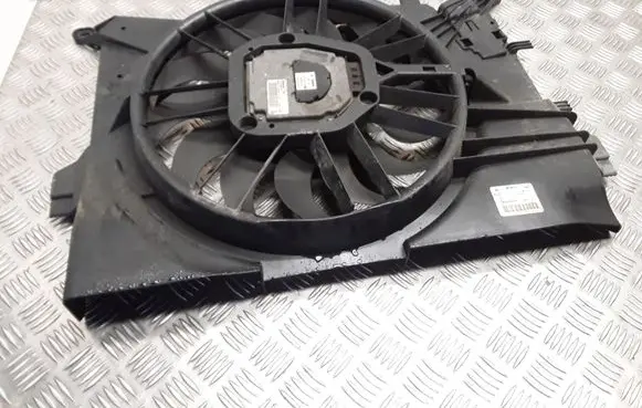 Volvo XC70 Radiator cooling fan shroud 30741238 3135103922 3136613297