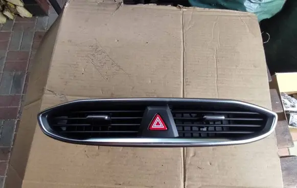 Hyundai Santa Fe Dash center air vent grill 97410-s1000 S1000_97410