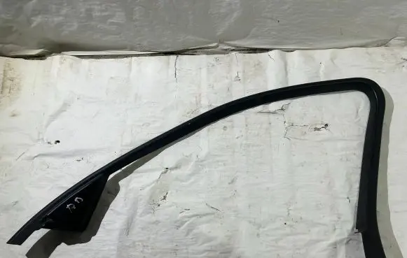 BMW 3 E90 E91 Front door window/glass frame 7060206 60829010 PA6GF15