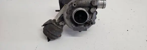 Volkswagen PASSAT B5 Turbo 028145702H 4542311