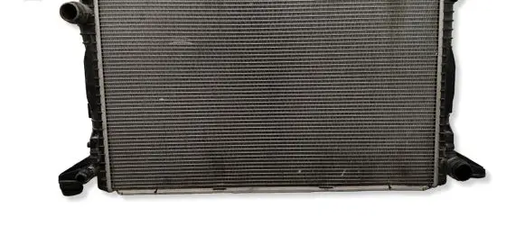 Audi Q7 4M Coolant radiator 8W0121251AB