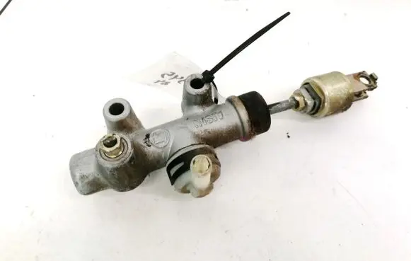 Toyota Previa (XR30, XR40) II Clutch master cylinder