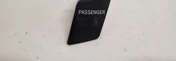 Passenger airbag on/off switch