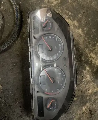 Volvo V70 Speedometer (instrument cluster)