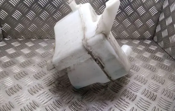 Nissan Leaf I (ZE0) Windshield washer fluid reservoir/tank