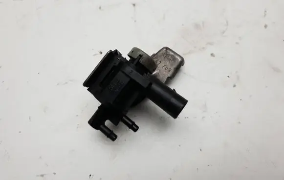 Volkswagen PASSAT B6 Vacuum valve 