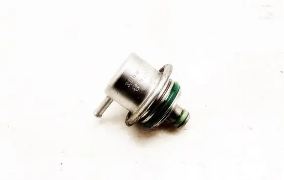 Opel Omega A Fuel pressure regulator 0280160515