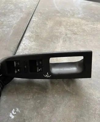 Volkswagen Touran I Front door window switch trim 1T1867371F