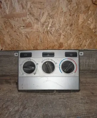 Toyota Corolla Verso E121 Climate control unit 559000F011