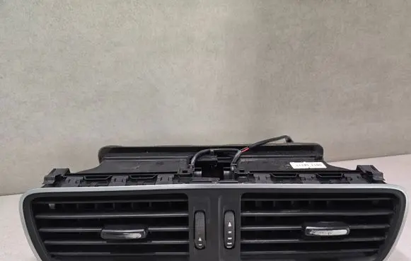 Volkswagen PASSAT B7 Dash center air vent grill 3AB819728A