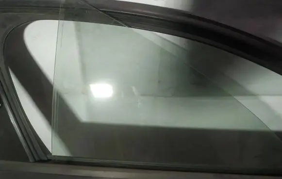 Citroen C5 Front door window glass four-door as2