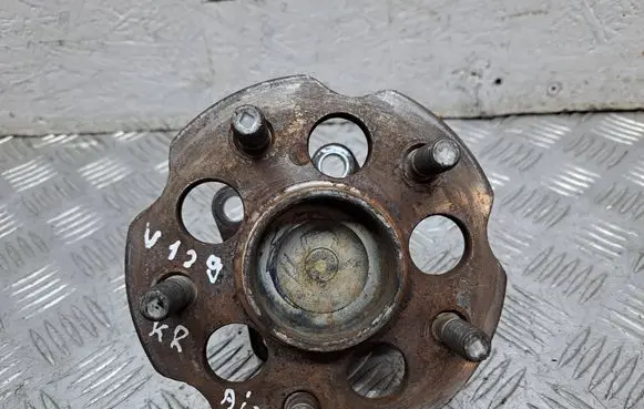 Toyota Verso Rear wheel hub 424500F020