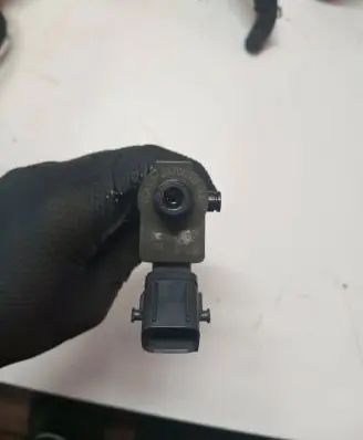 Volvo V70 Fuel injector 2370010