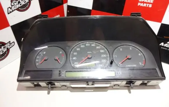 Volvo S70 V70 V70 XC Speedometer (instrument cluster) 9472523