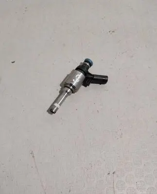 Skoda Octavia Mk2 (1Z) Fuel injector 06H906036H