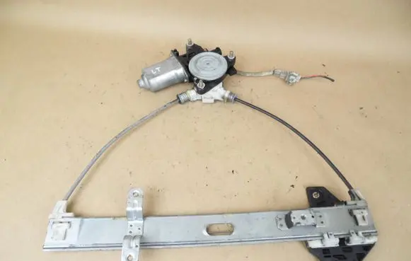 Suzuki Liana Rear window lifting mechanism without motor 