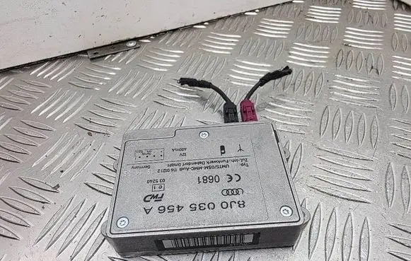 Audi A5 Sportback 8TA Aerial antenna amplifier 8J0035456A