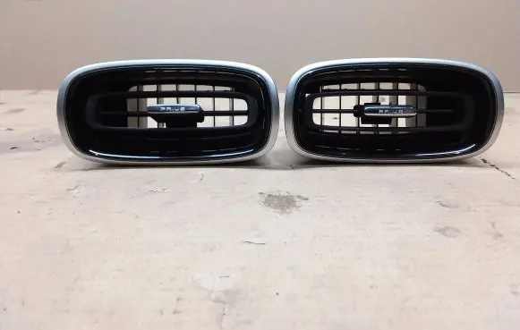 Toyota Prius (XW50) Dashboard side air vent grill/cover trim 5566047150 5565047190