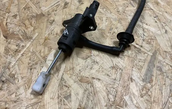 Audi A4 S4 B7 8E 8H Clutch master cylinder 8E1721401A
