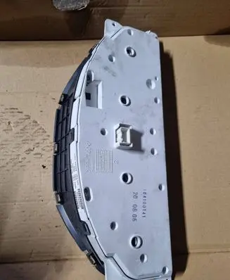 Volvo S60 Speedometer (instrument cluster) 30746102 8602885 69594700T