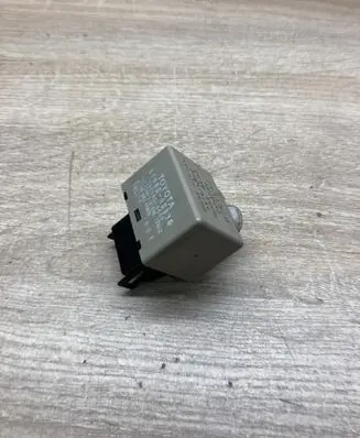 Toyota Prius (XW30) Indicator relay 8198050030 0665004650