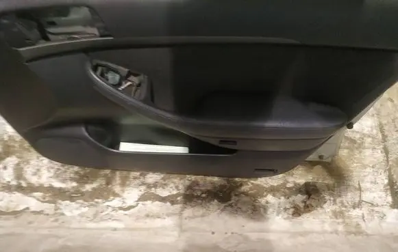 Toyota Avensis T250 Front door card panel trim