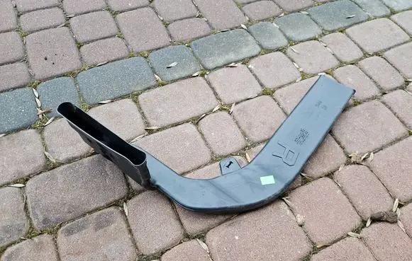 Opel Zafira C Air vent grill in roof 13298242