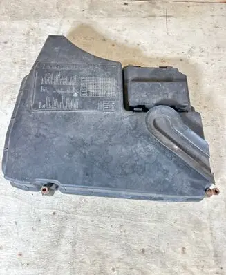 BMW 7 E38 Fuse box cover 1747665 12901747665 1747703