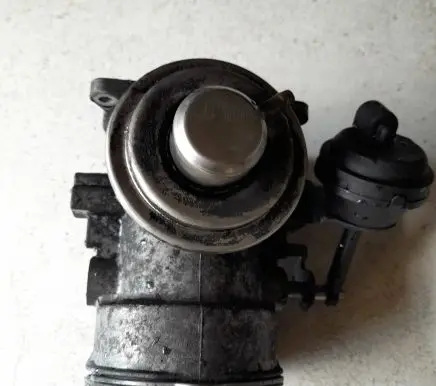 Volkswagen Transporter - Caravelle T5 EGR valve 070128070B V241 005503001