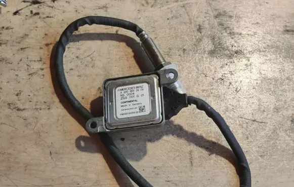 Mercedes-Benz C W205 Lambda probe sensor A0009052809