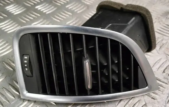 Audi Q7 4L Dashboard side air vent grill/cover trim 4l0820902