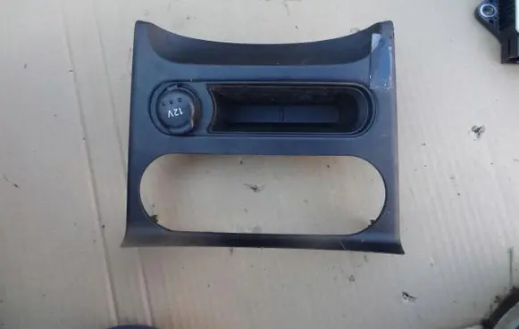 Nissan Qashqai Dashboard center trim panel 27570BR00A