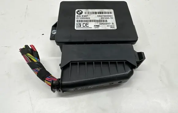 BMW 5 F10 F11 Hand brake control module EB679908301