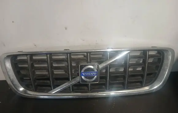 Volvo V70 Front bumper upper radiator grill 31255500