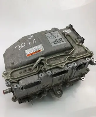 Voltage converter inverter