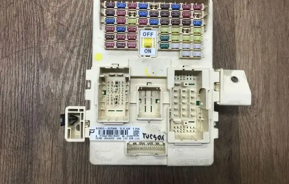 Hyundai Tucson TL Fuse module 91951D7560
