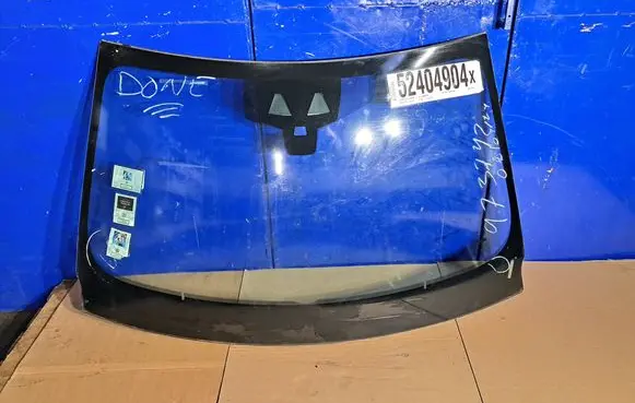 Jaguar XE Front windscreen/windshield window E143R001589
