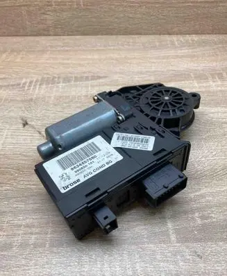 Peugeot 307 Front door window regulator motor 9634457580 990830101