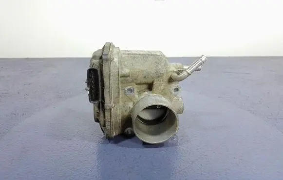 Toyota Avensis Verso Throttle body valve 22030-0D021