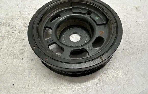 Volkswagen Golf VIII Crankshaft pulley 04C105243Q