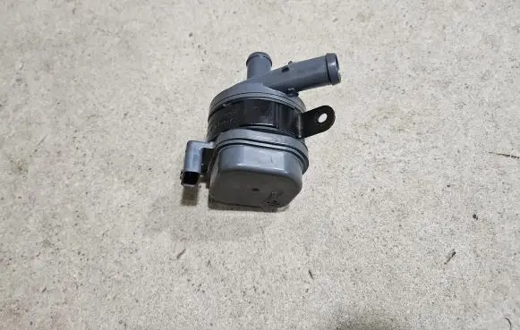 Volvo XC90 Electric auxiliary coolant/water pump 32222255