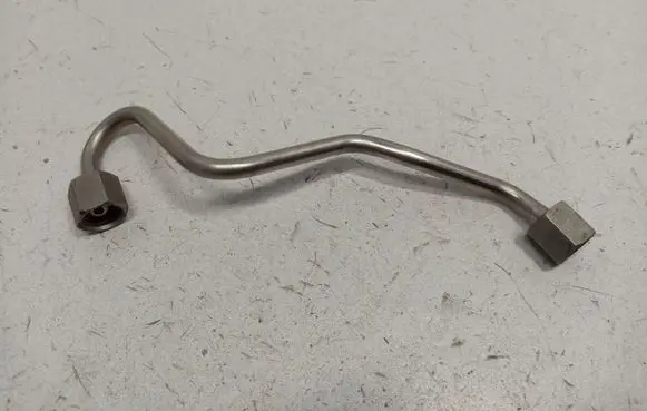 Fuel injector supply line/pipe