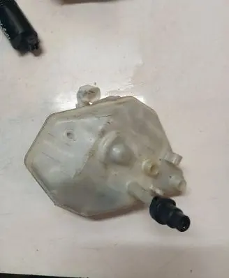Volvo S60 Brake fluid reservoir 03350885571