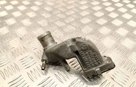 Volkswagen Touareg I Engine coolant pipe/hose 070121133C