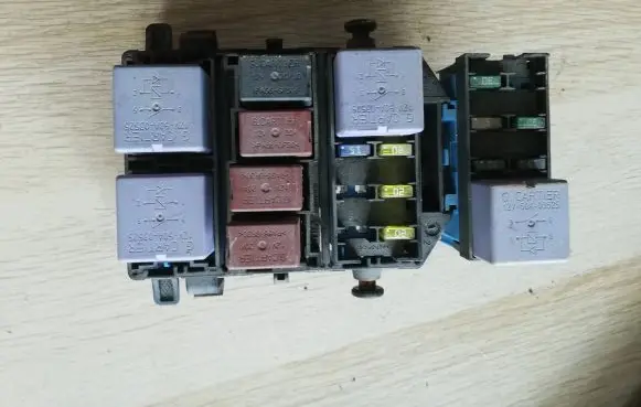 Renault Espace - Grand espace IV Fuse module 8200003634