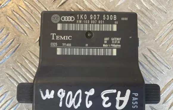 Audi A3 S3 8P Gateway control module 1K0907530B 1K0907951